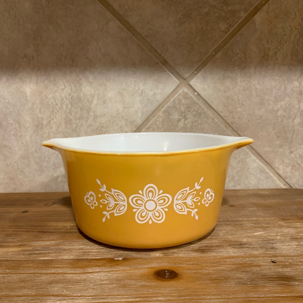 Pyrex Butterfly Gold 473 Cinderella dish